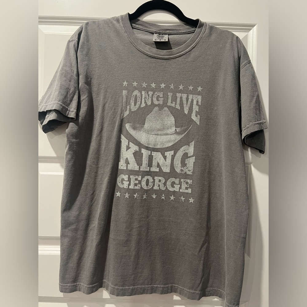 Graphic tee